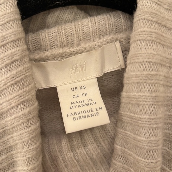 H&M light grey turtleneck sweater xs oversized unfitted pullover - Picture 2 of 5